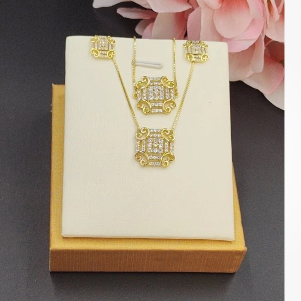 Elegant Gold plated and Silver Women's Jewelry Set - Picture 6 of 8